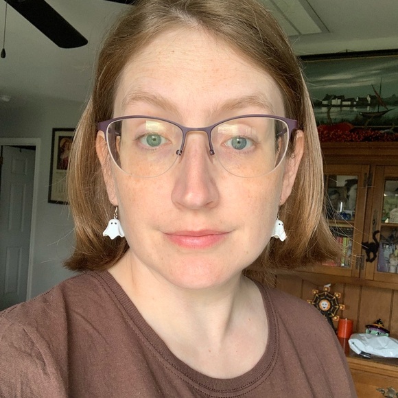 Ceramic-like Mini Ghost Dangle Earrings - Picture 3 of 7